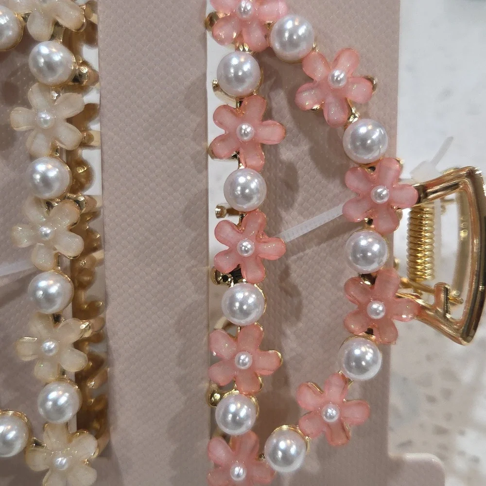 💕▪️Piper K ▪️Pink and Pearl Set Of 2 Metal  Hair  Claw Floral Clips